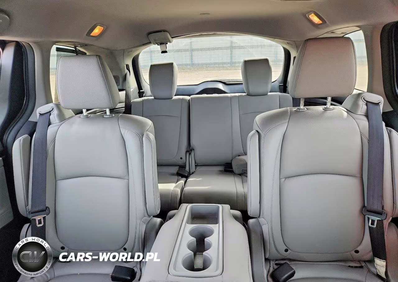 2018 Honda Odyssey Elite VIN:5FNRL6H97JB057707 - 10