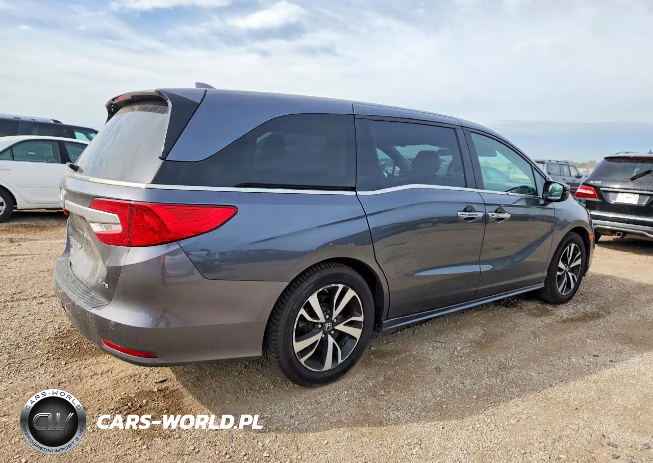 2018 Honda Odyssey Elite VIN:5FNRL6H97JB057707 - 3