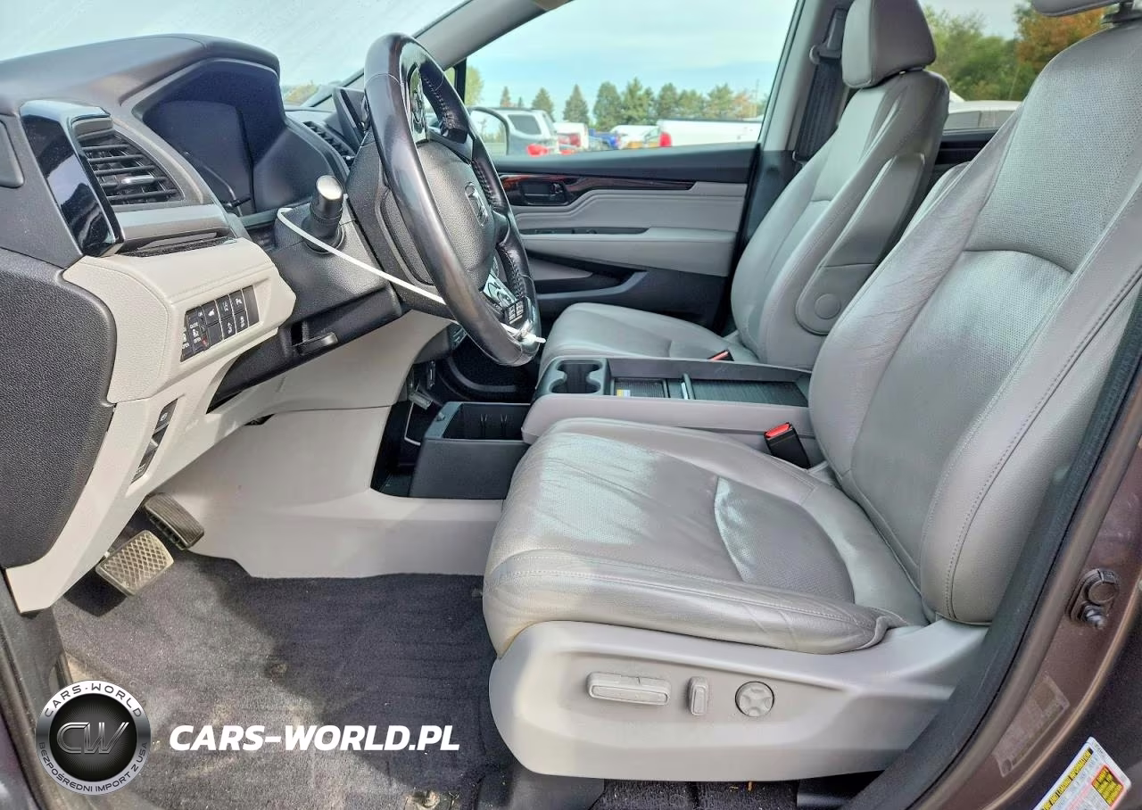 2018 Honda Odyssey Elite VIN:5FNRL6H97JB057707 - 7