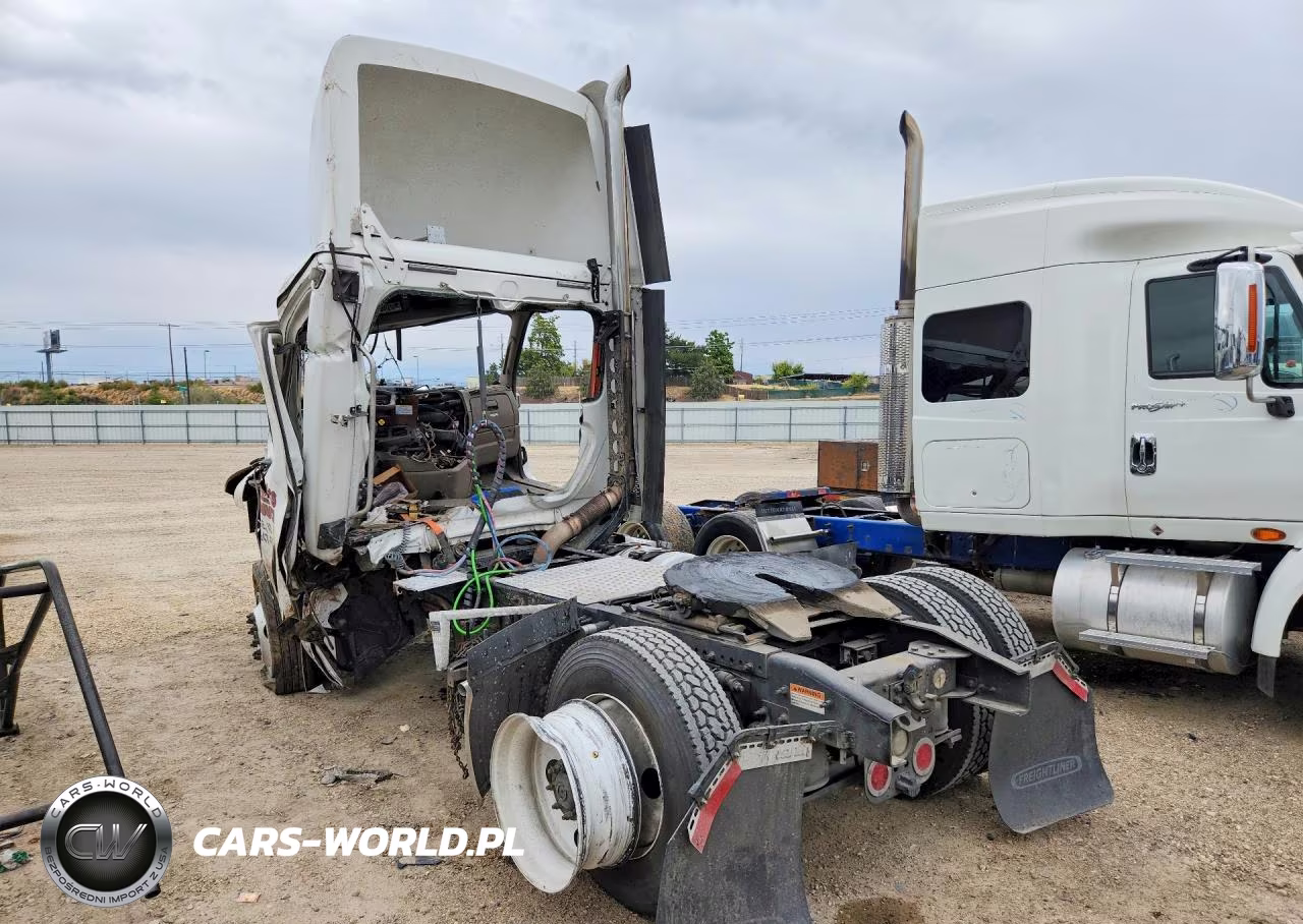 2014 Freightliner Cascadia 113 Semi Truck VIN:1FUBGBDV6ELFX9471 - 2