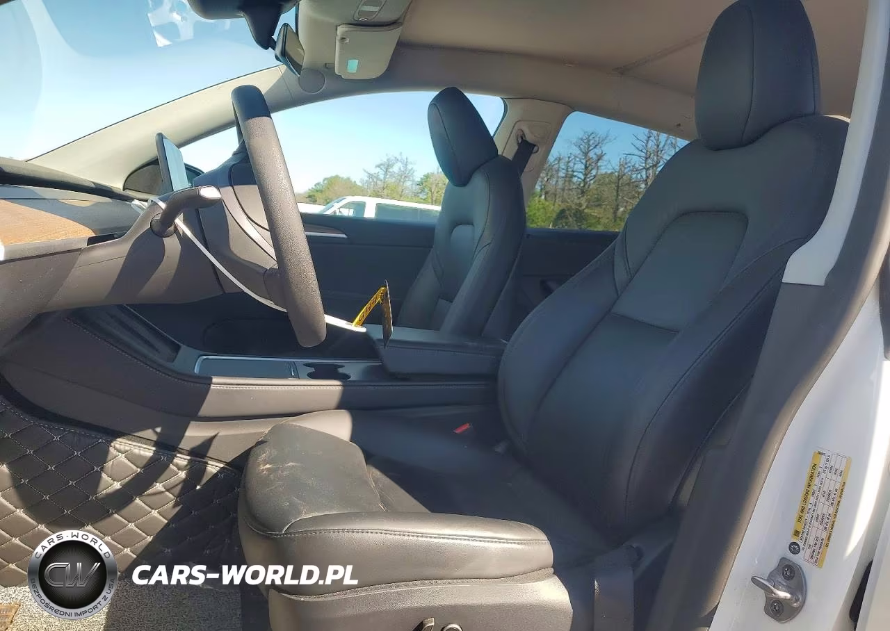 2024 Tesla Model Y VIN:7SAYGDEEXRA286917 - 7