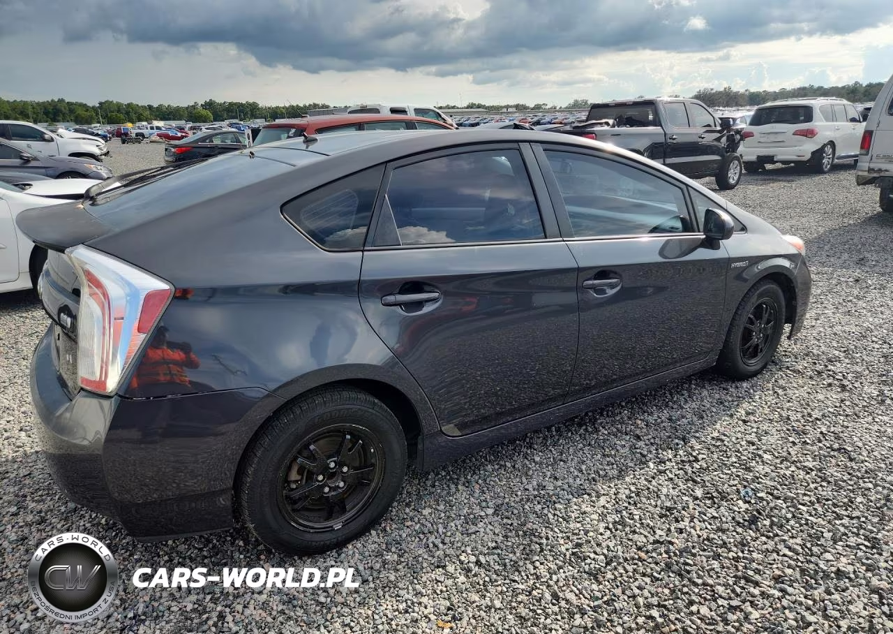 2015 Toyota Prius Two VIN:JTDKN3DUXF0434458 - 3