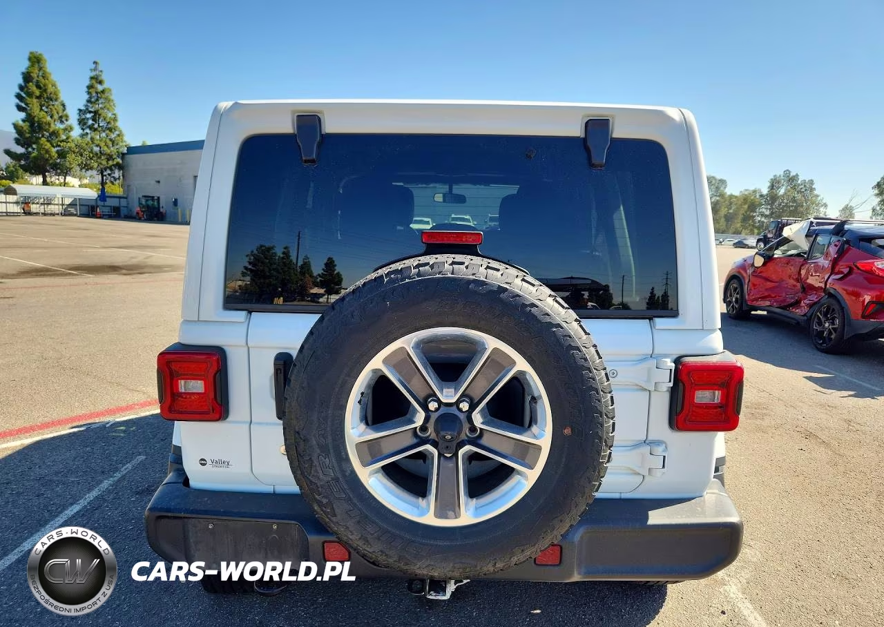 2018 Jeep Wrangler Unlimited Sahara VIN:1C4HJXEG4JW138640 - 6