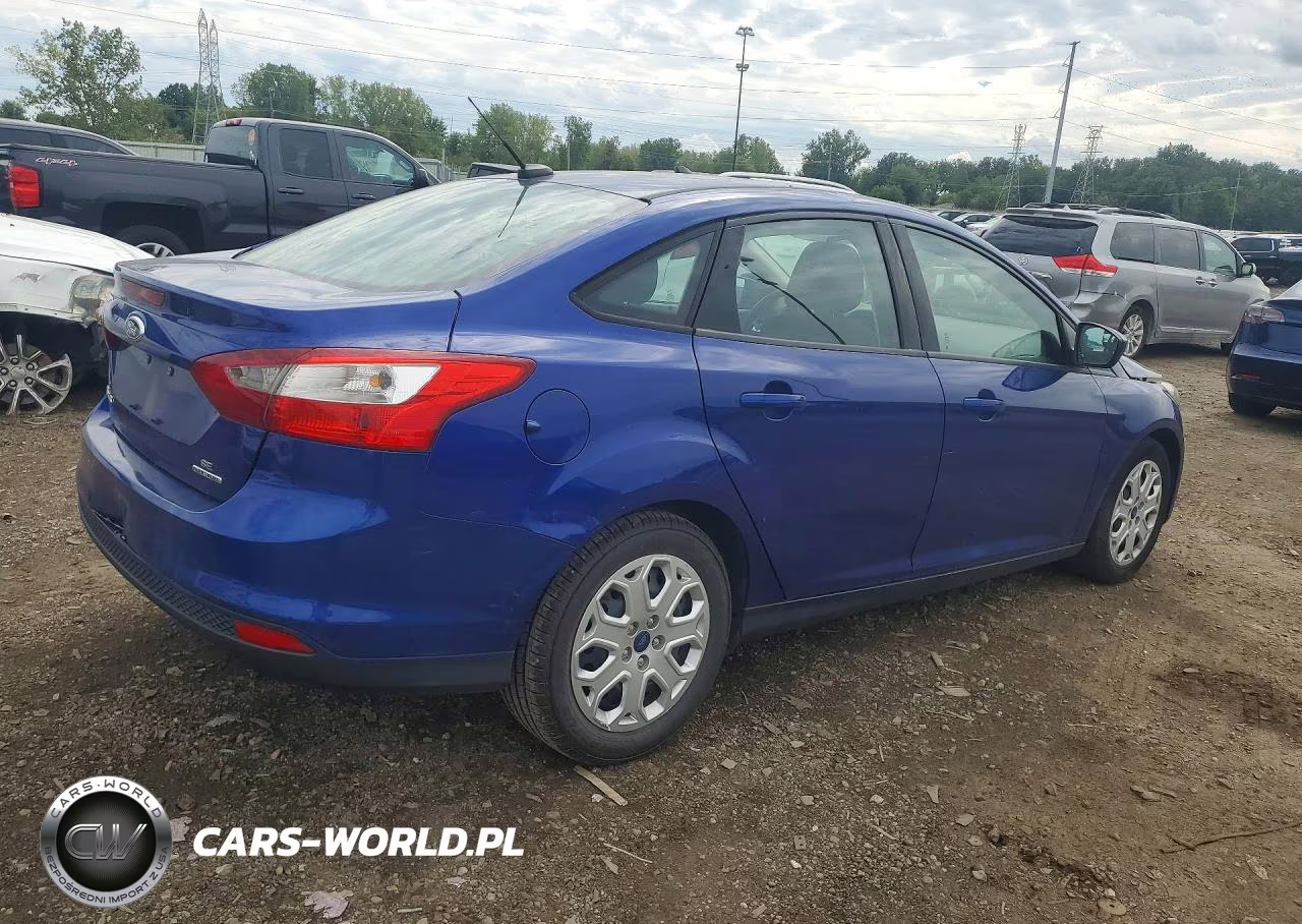 2012 Ford Focus Se VIN:1FAHP3F28CL464414 - 3