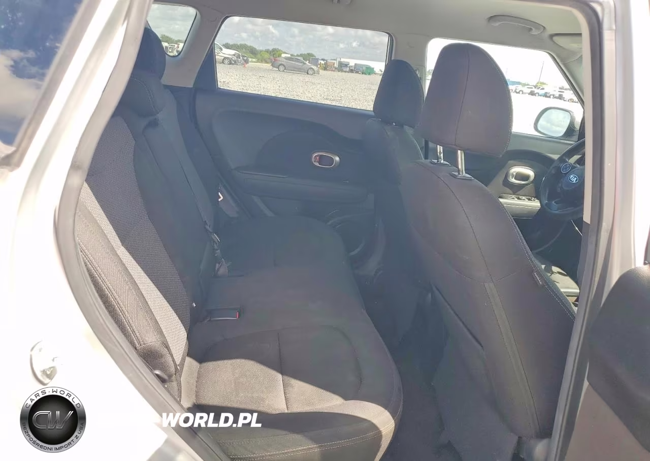 2018 Kia Soul + VIN:KNDJP3A52J7513321 - 10