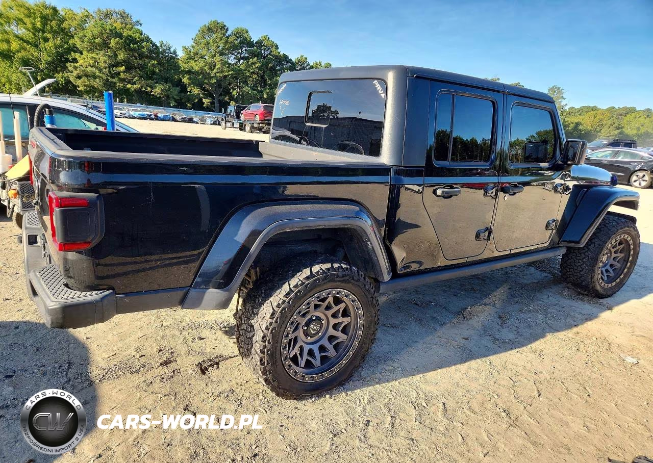 2020 Jeep Gladiator Overland VIN:1C6HJTFG1LL107106 - 3