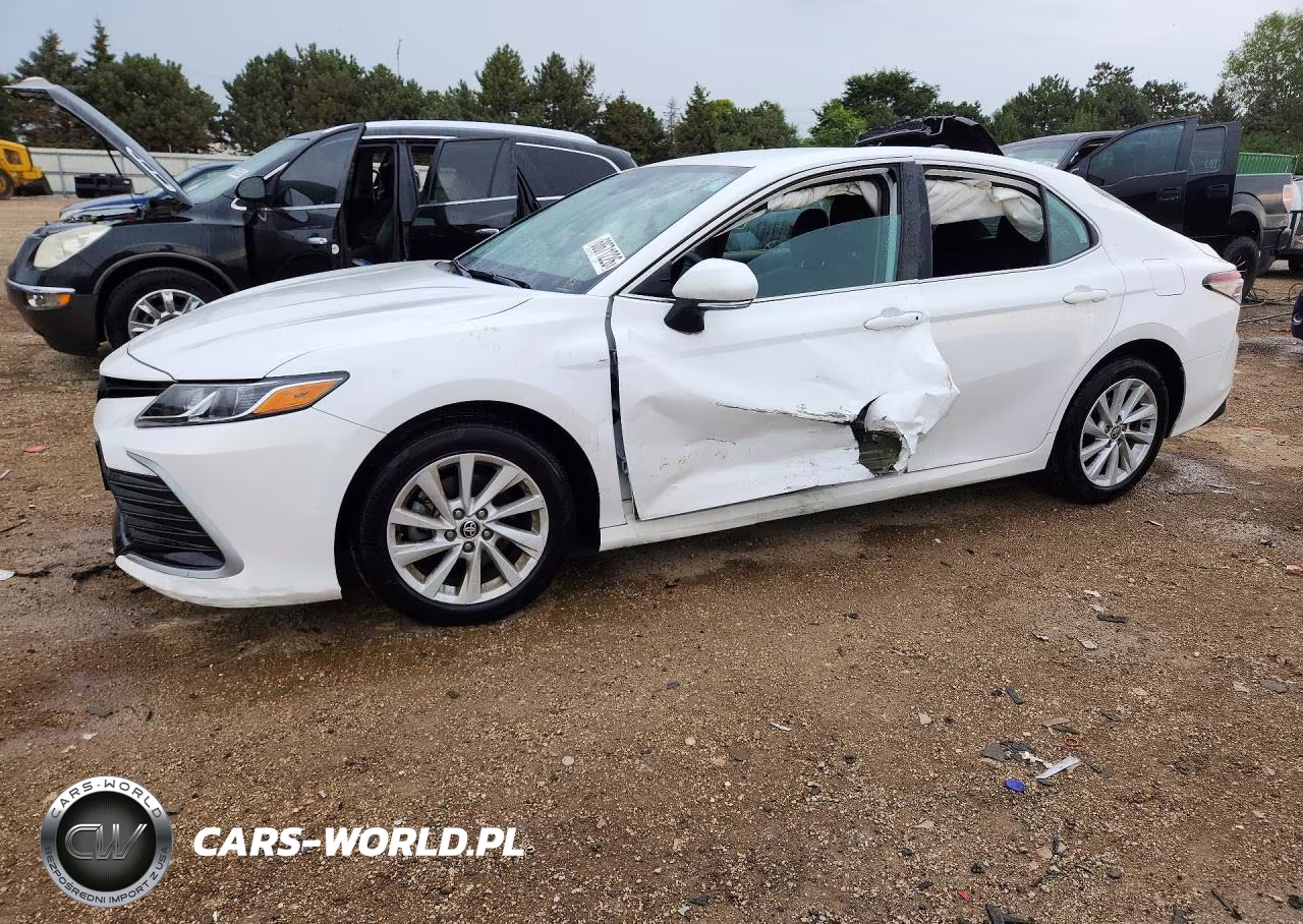 2021 Toyota Camry Le – zdjęcie 1 z 12