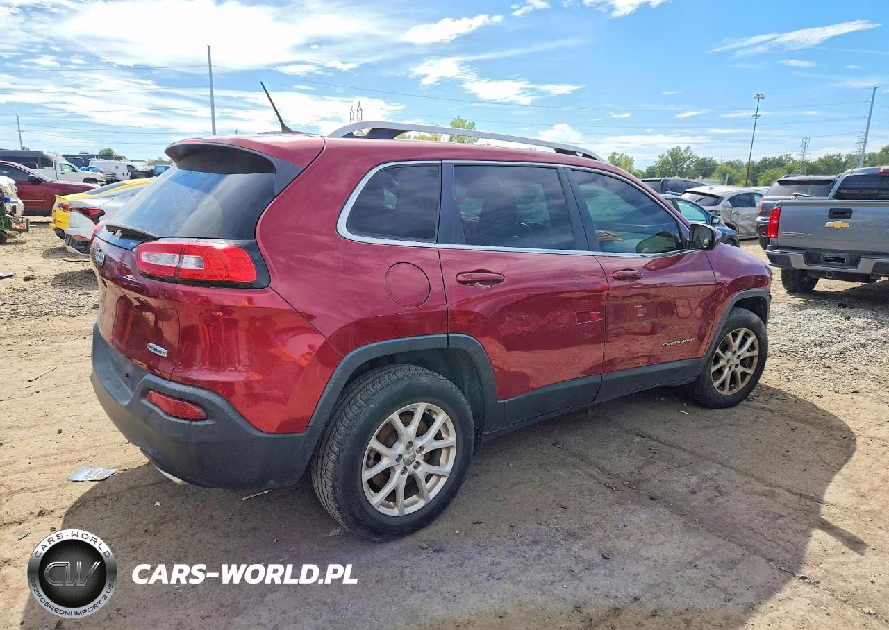 2017 Jeep Cherokee Latitude VIN:1C4PJMCS4HW645310 - 3