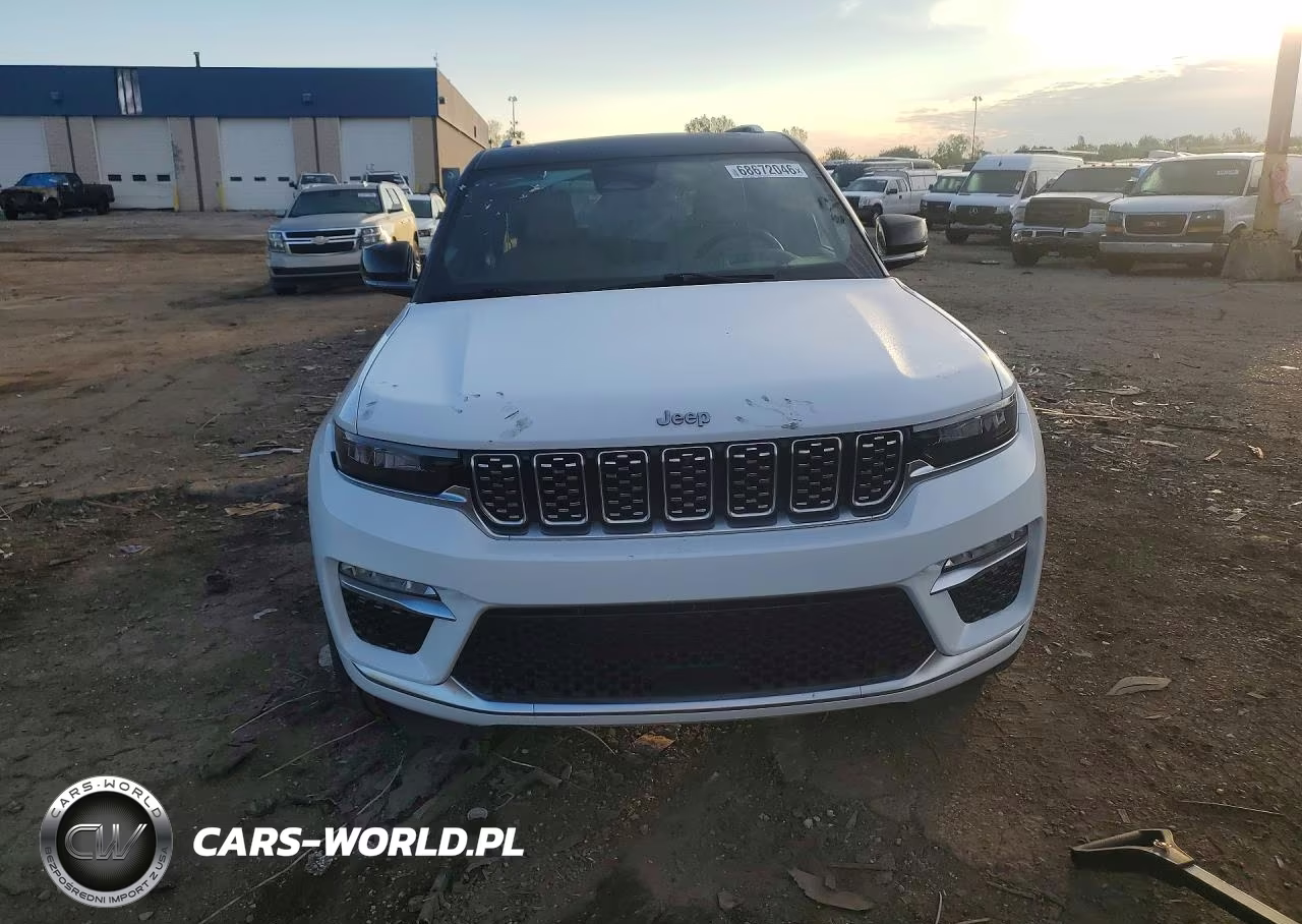 2023 Jeep Grand Cherokee Summit VIN:1C4RJHEG9P8100943 - 5