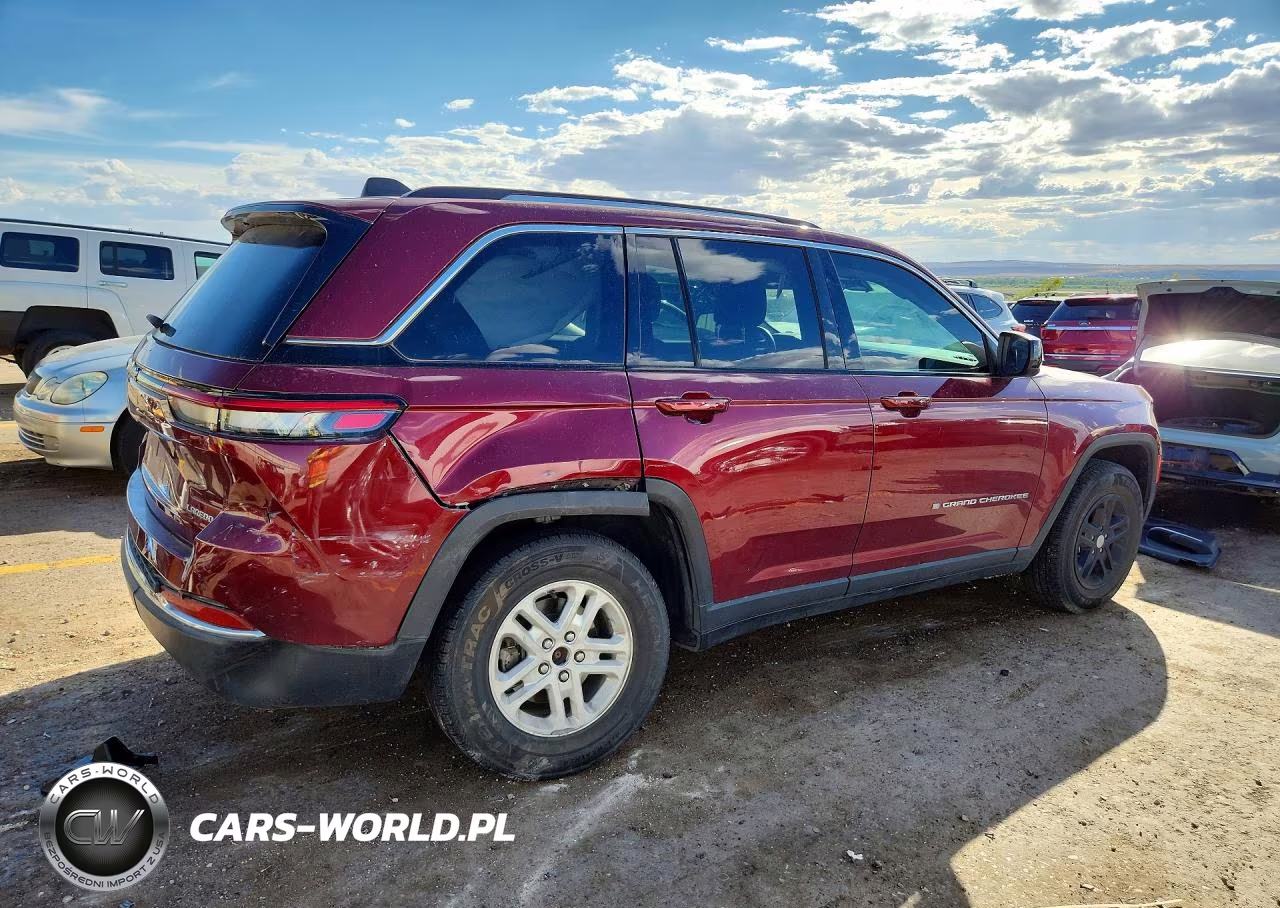 2023 Jeep Grand Cherokee Laredo VIN:1C4RJGAG8PC511781 - 3