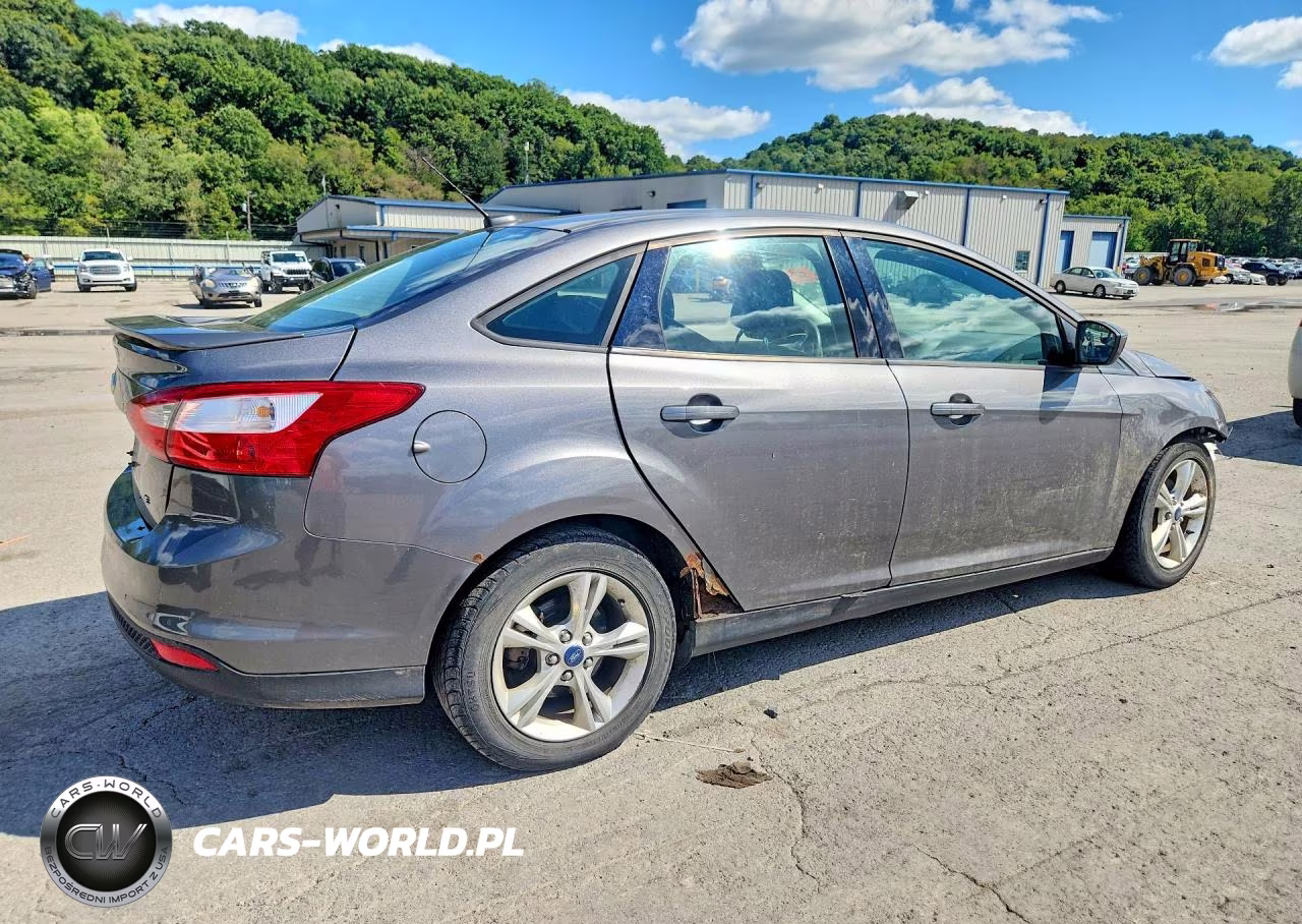 2012 Ford Focus Se VIN:1FAHP3F23CL336162 - 3