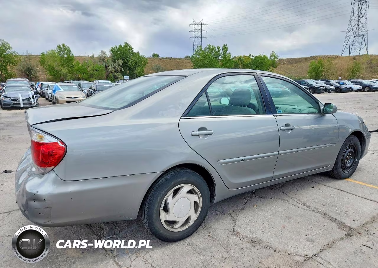 2005 Toyota Camry Le VIN:4T1BE32KX5U511754 - 3