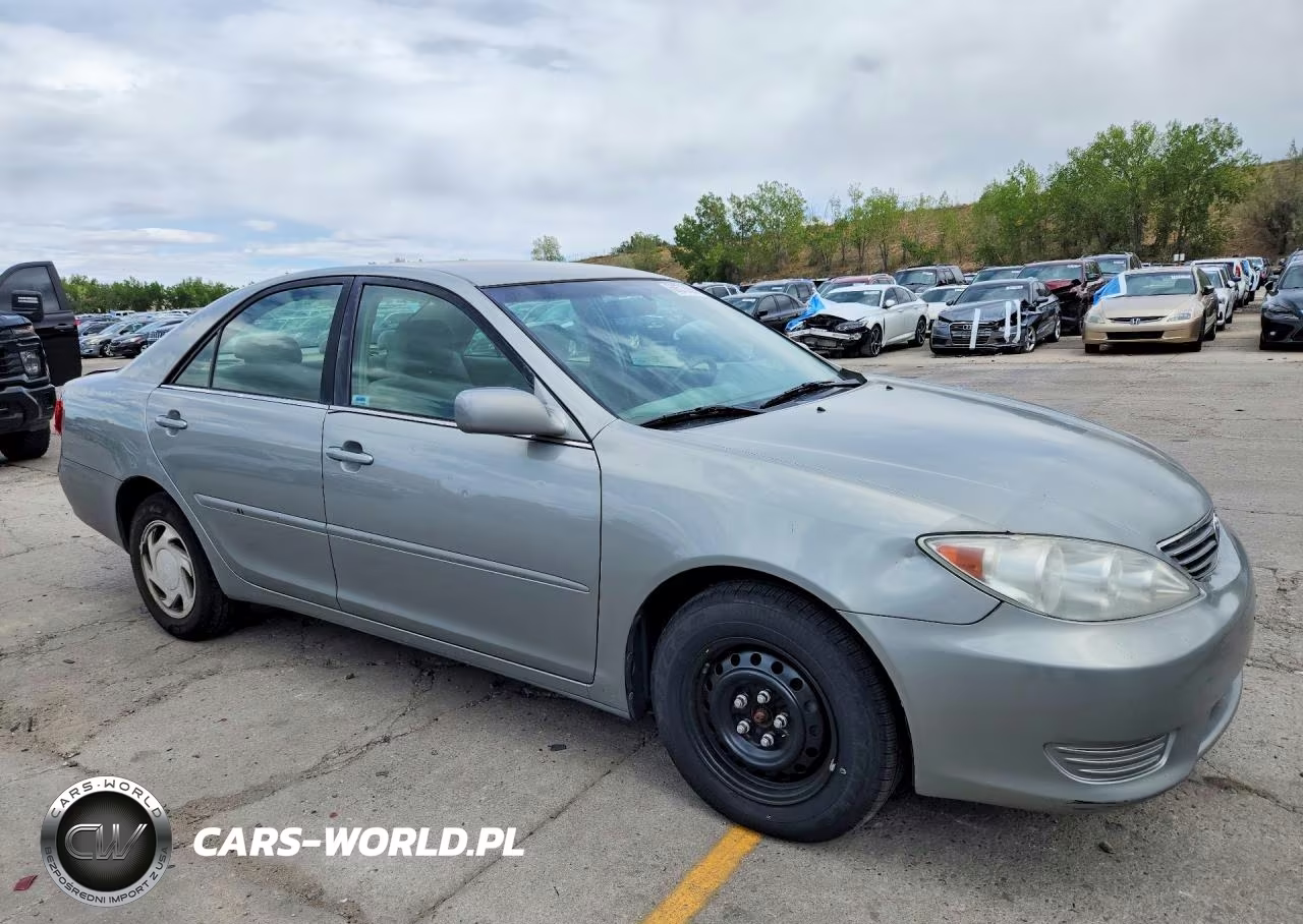 2005 Toyota Camry Le VIN:4T1BE32KX5U511754 - 4