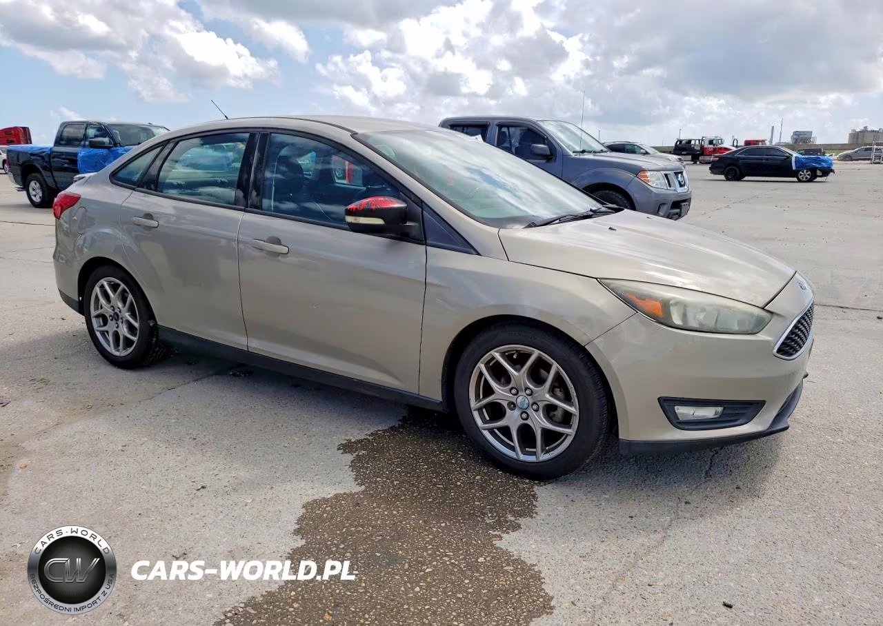 2015 Ford Focus Se VIN:1FADP3F20FL310461 - 4