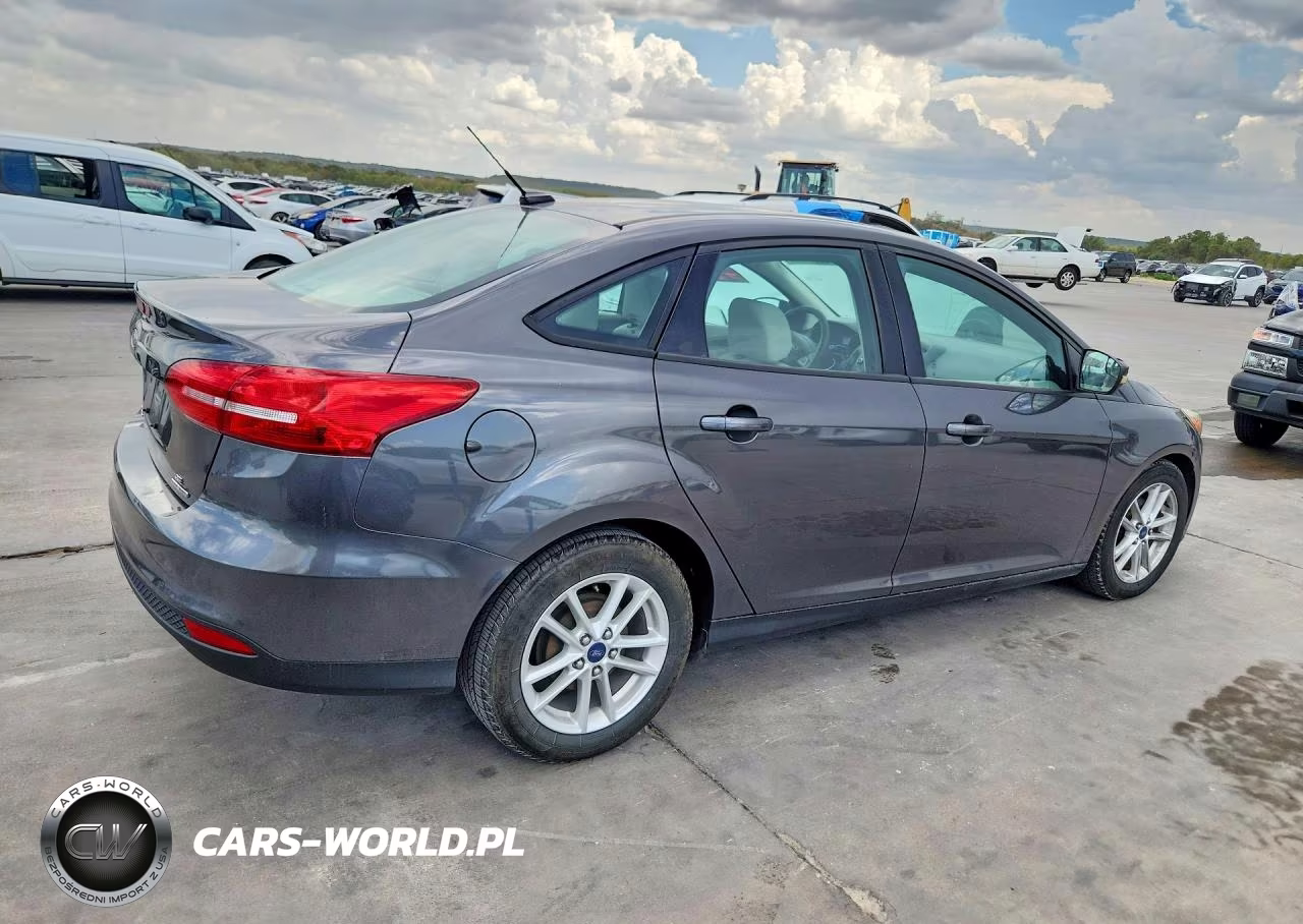2015 Ford Focus Se VIN:1FADP3F26FL349989 - 3