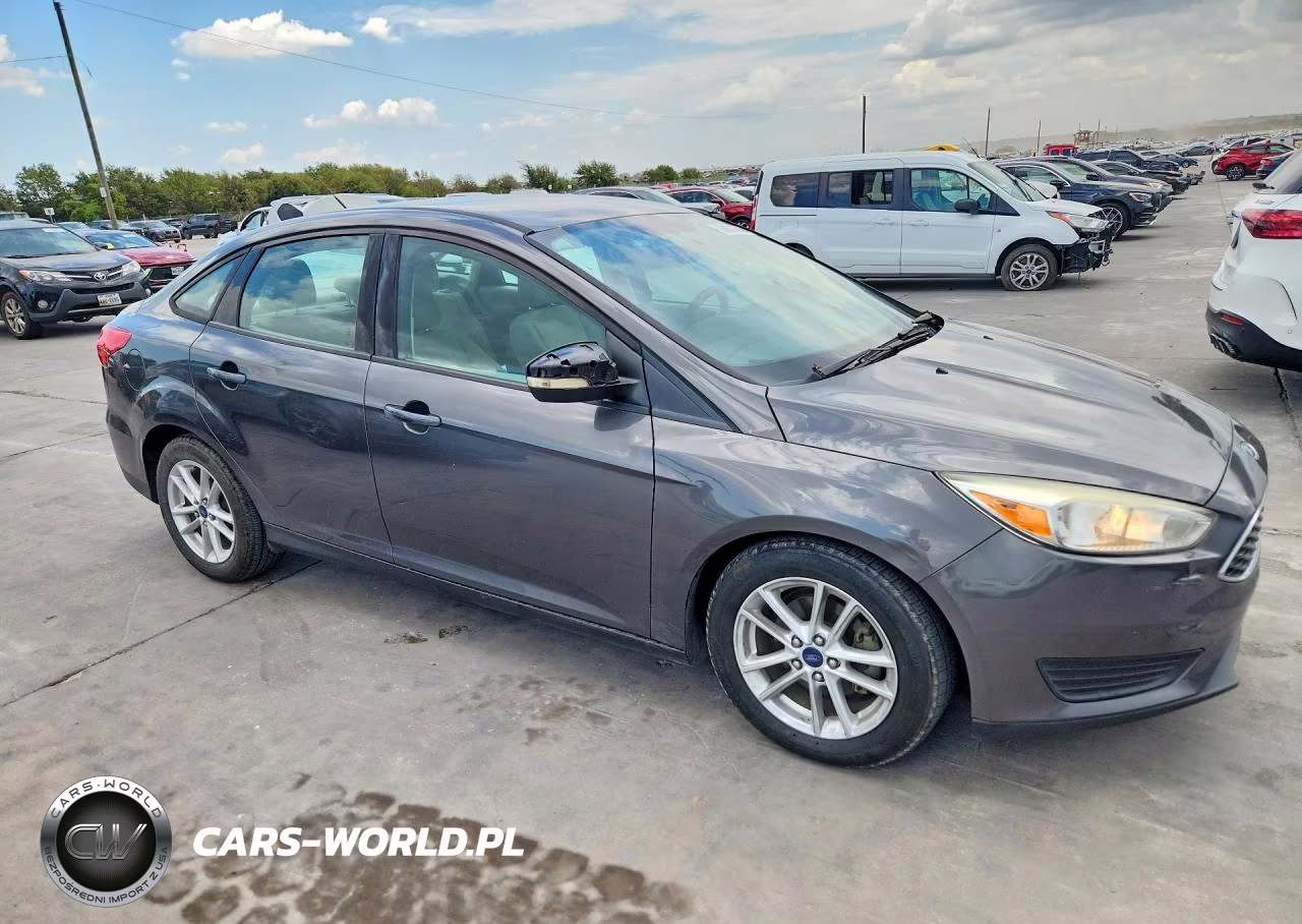 2015 Ford Focus Se VIN:1FADP3F26FL349989 - 4