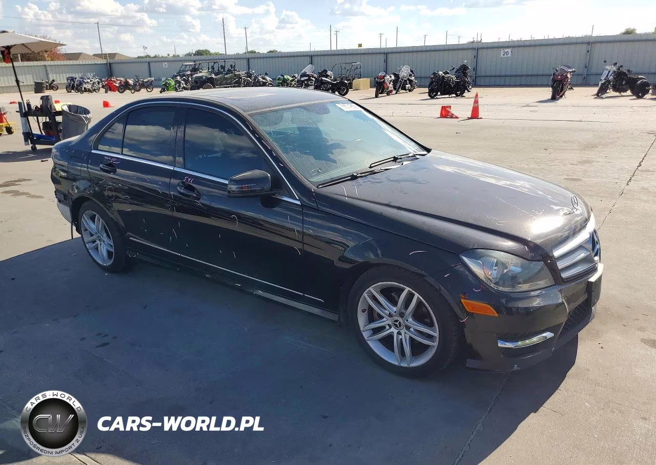 2012 Mercedes-Benz C 300 4Matic VIN:WDDGF8BB6CR193660 - 4