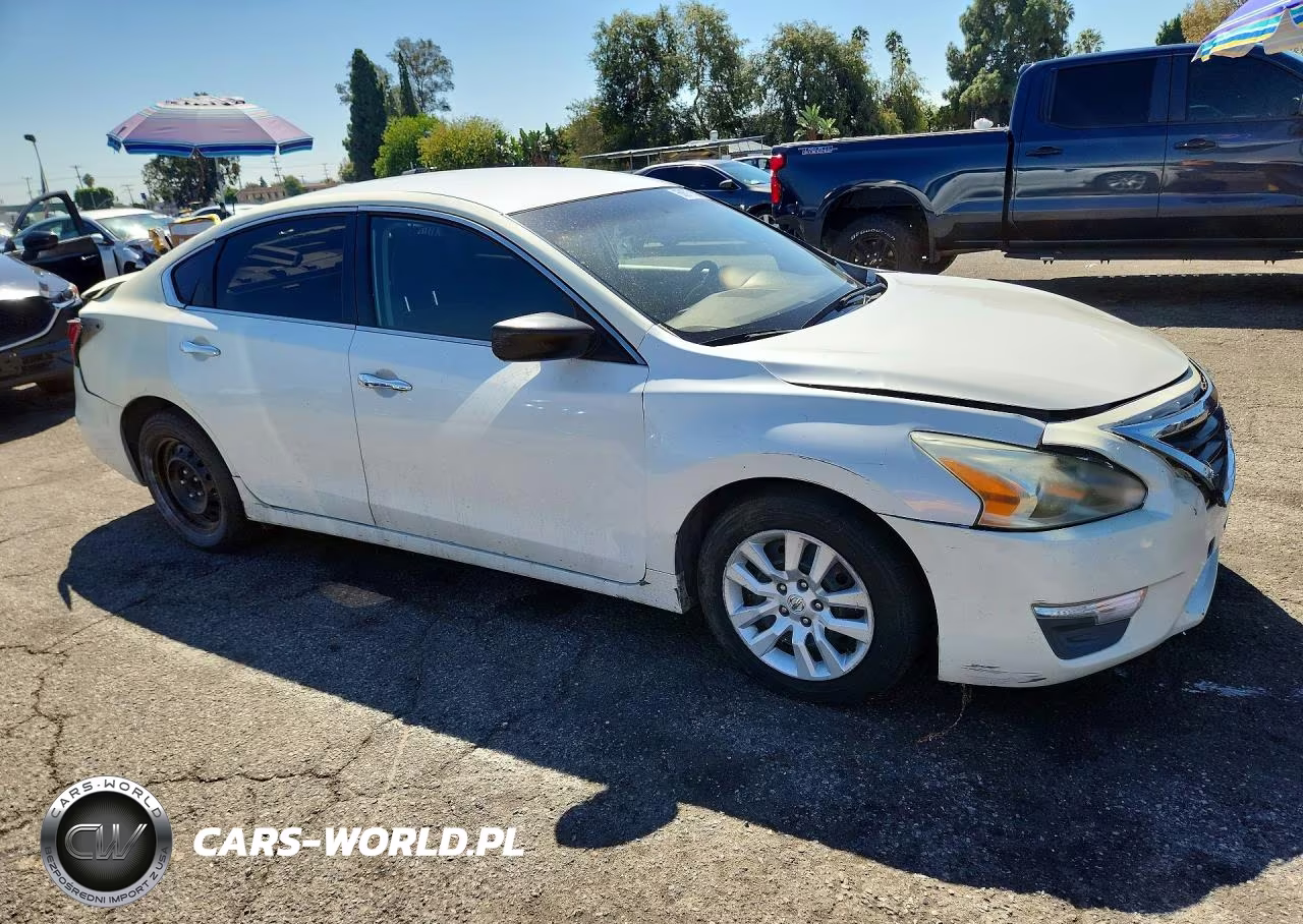 2015 Nissan Altima 2.5 S VIN:1N4AL3AP9FN319360 - 4
