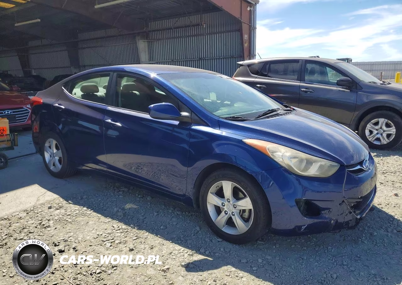 2013 Hyundai Elantra Gls VIN:KMHDH4AE3DU566823 - 4
