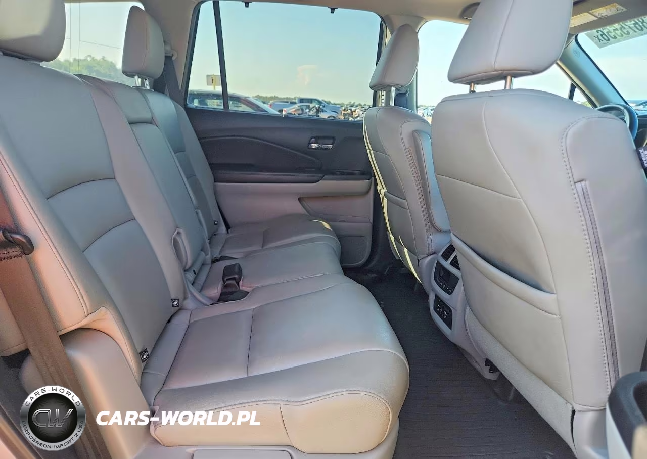 2017 Honda Pilot Touring VIN:5FNYF5H93HB001190 - 10