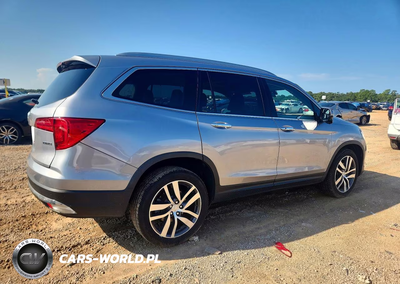 2017 Honda Pilot Touring VIN:5FNYF5H93HB001190 - 3
