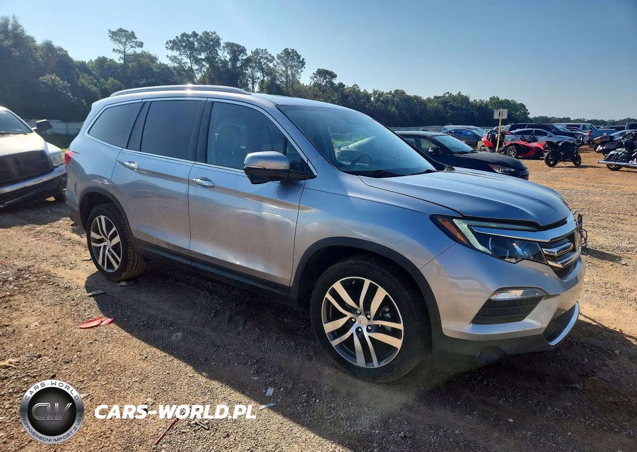 2017 Honda Pilot Touring VIN:5FNYF5H93HB001190 - 4