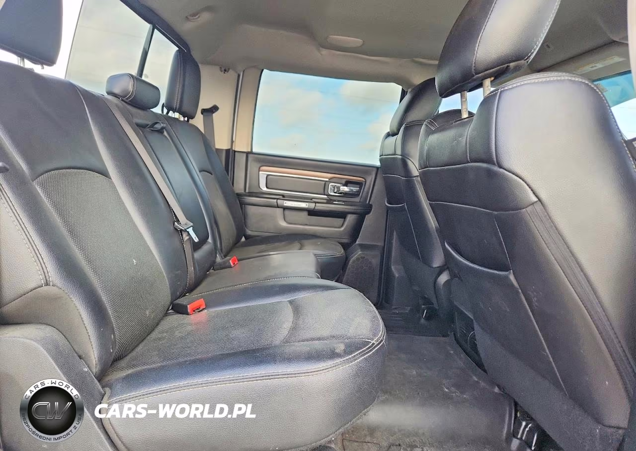 2017 Ram 2500 Laramie VIN:3C6UR5FLXHG755273 - 10