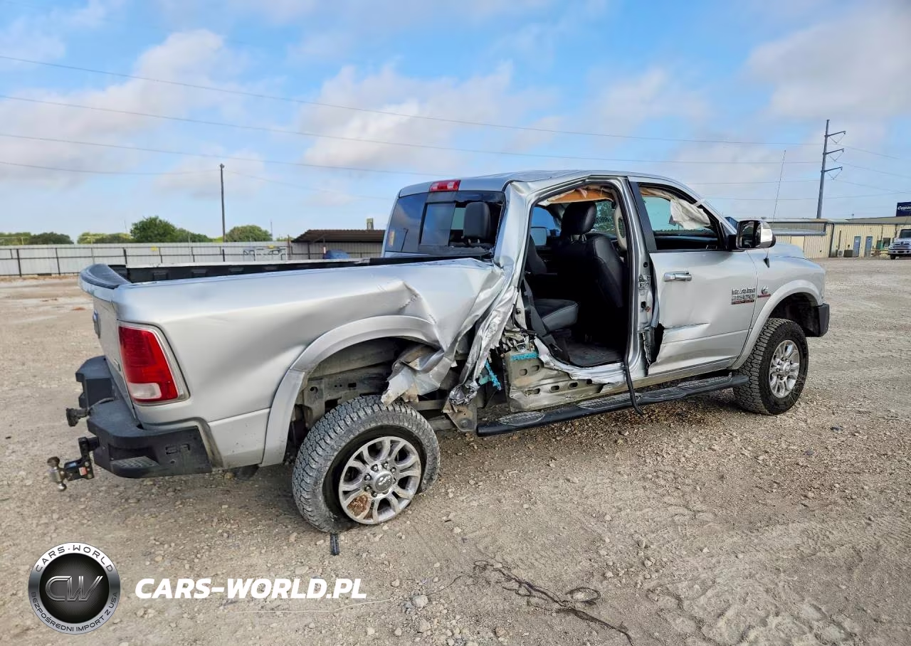 2017 Ram 2500 Laramie VIN:3C6UR5FLXHG755273 - 3