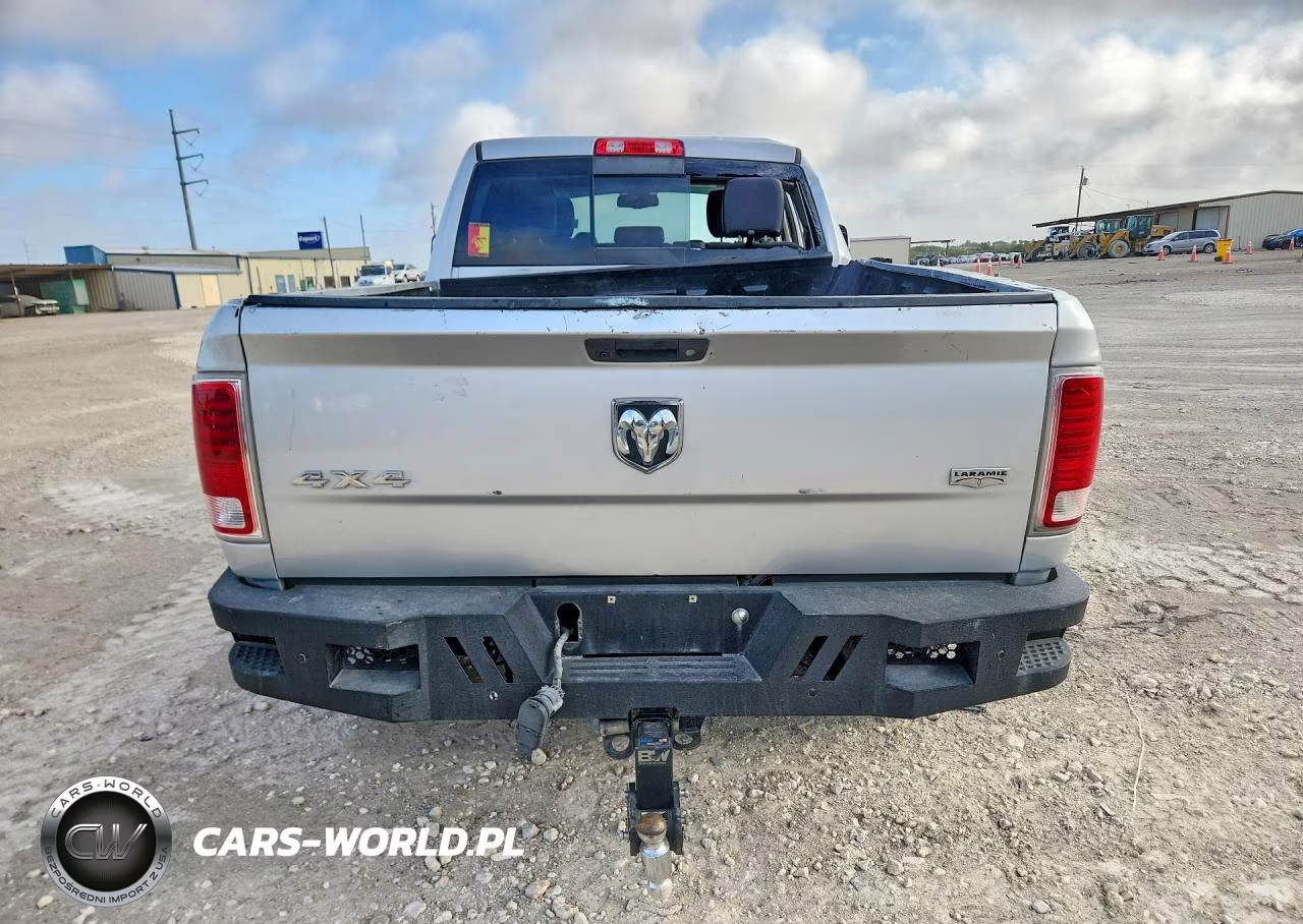 2017 Ram 2500 Laramie VIN:3C6UR5FLXHG755273 - 6