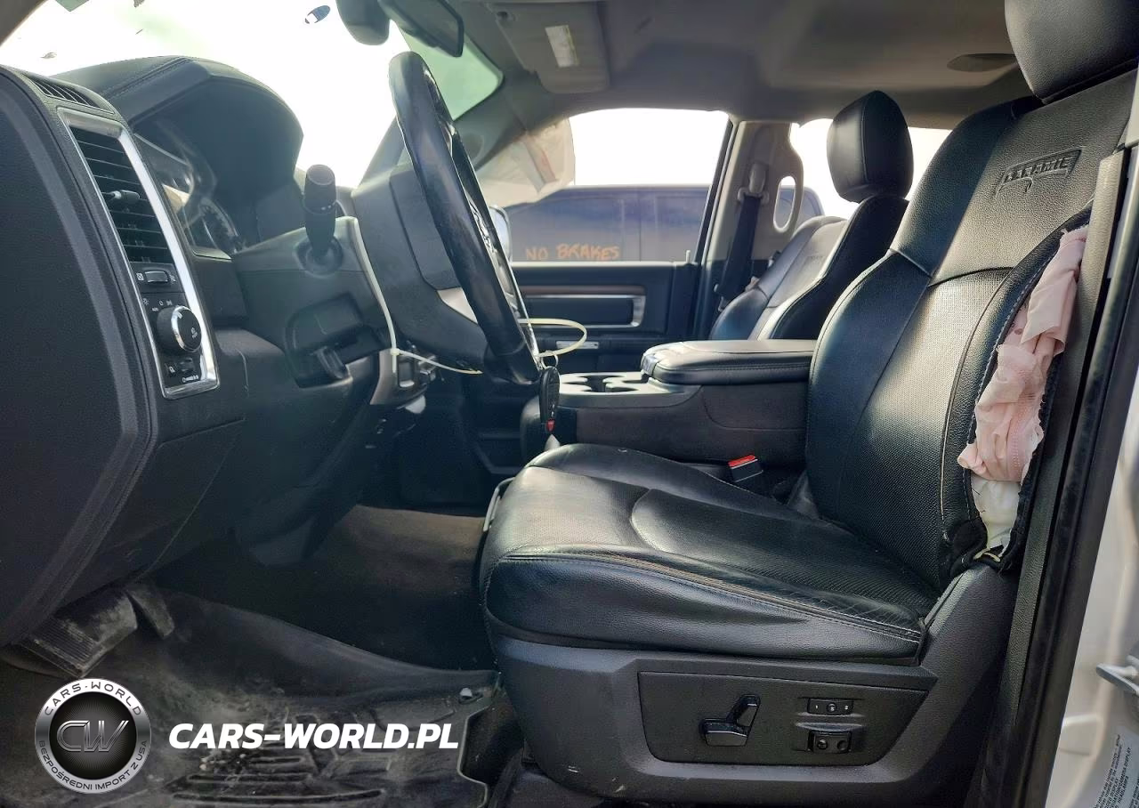 2017 Ram 2500 Laramie VIN:3C6UR5FLXHG755273 - 7