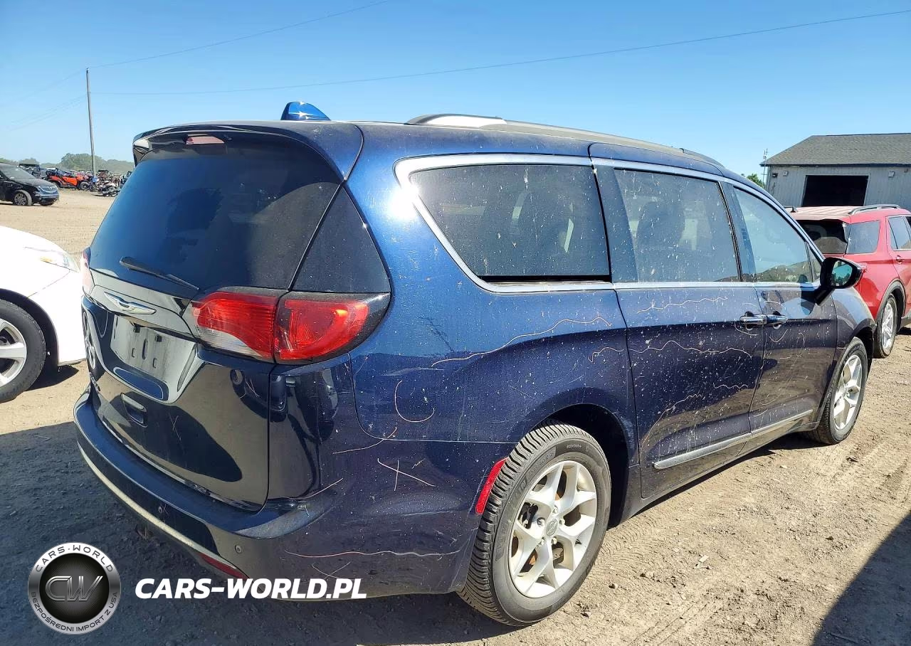 2017 Chrysler Pacifica Touring L VIN:2C4RC1BG6HR519375 - 3