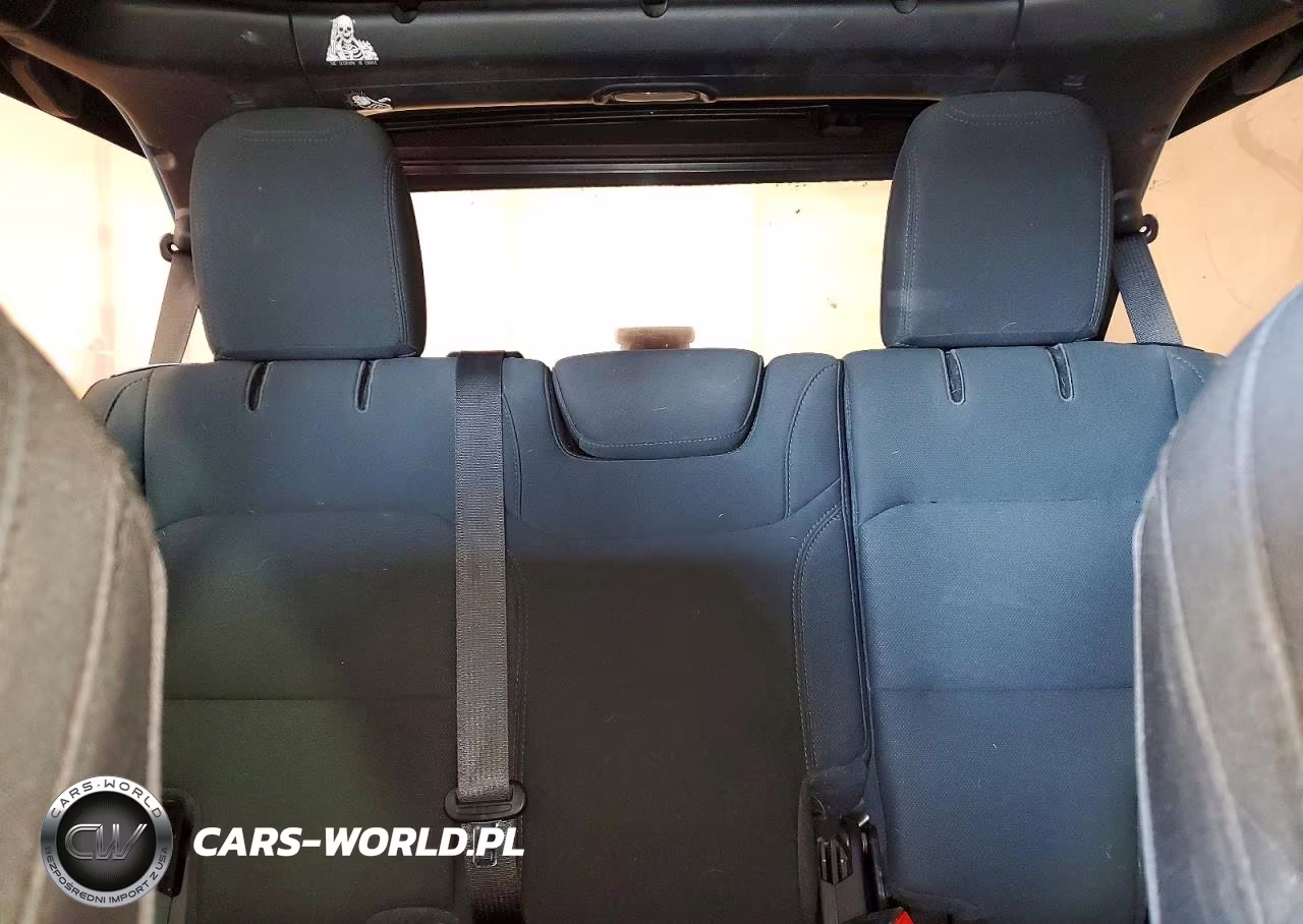 2020 Jeep Wrangler Unlimited Sahara VIN:1C4HJXEG9LW333524 - 10