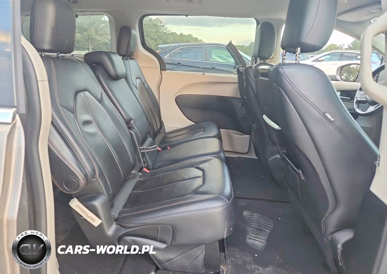 2018 Chrysler Pacifica Touring L Plus VIN:2C4RC1EG9JR116850 - 11
