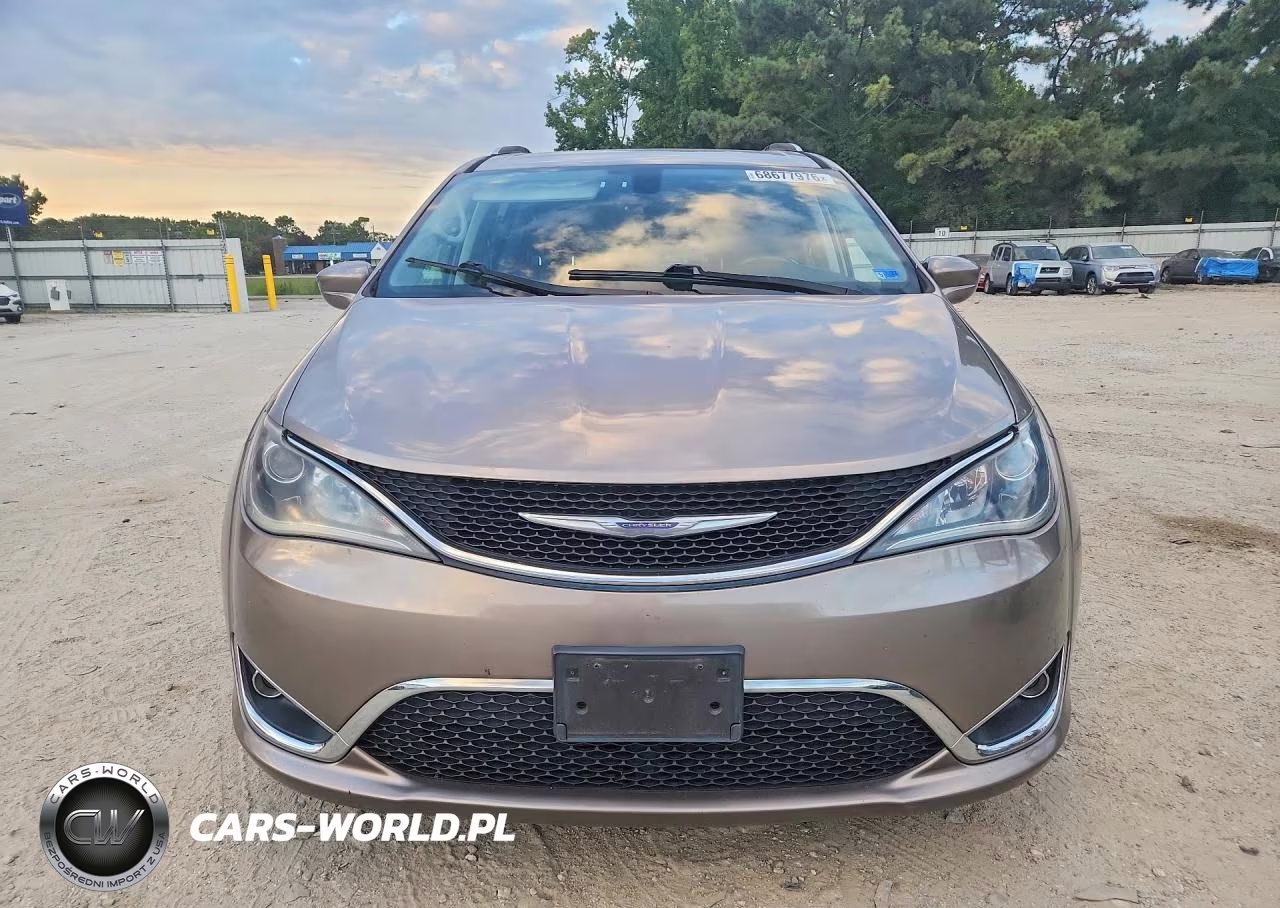 2018 Chrysler Pacifica Touring L Plus VIN:2C4RC1EG9JR116850 - 5