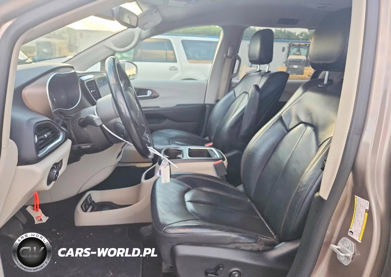 2018 Chrysler Pacifica Touring L Plus VIN:2C4RC1EG9JR116850 - 7