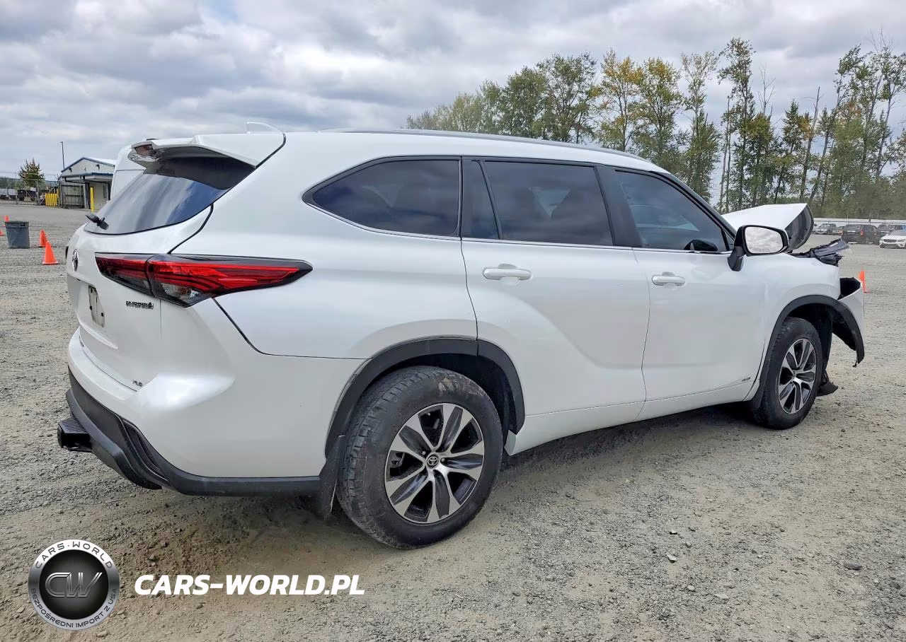 2023 Toyota Highlander Hybrid Xle VIN:5TDKBRCHXPS579840 - 3