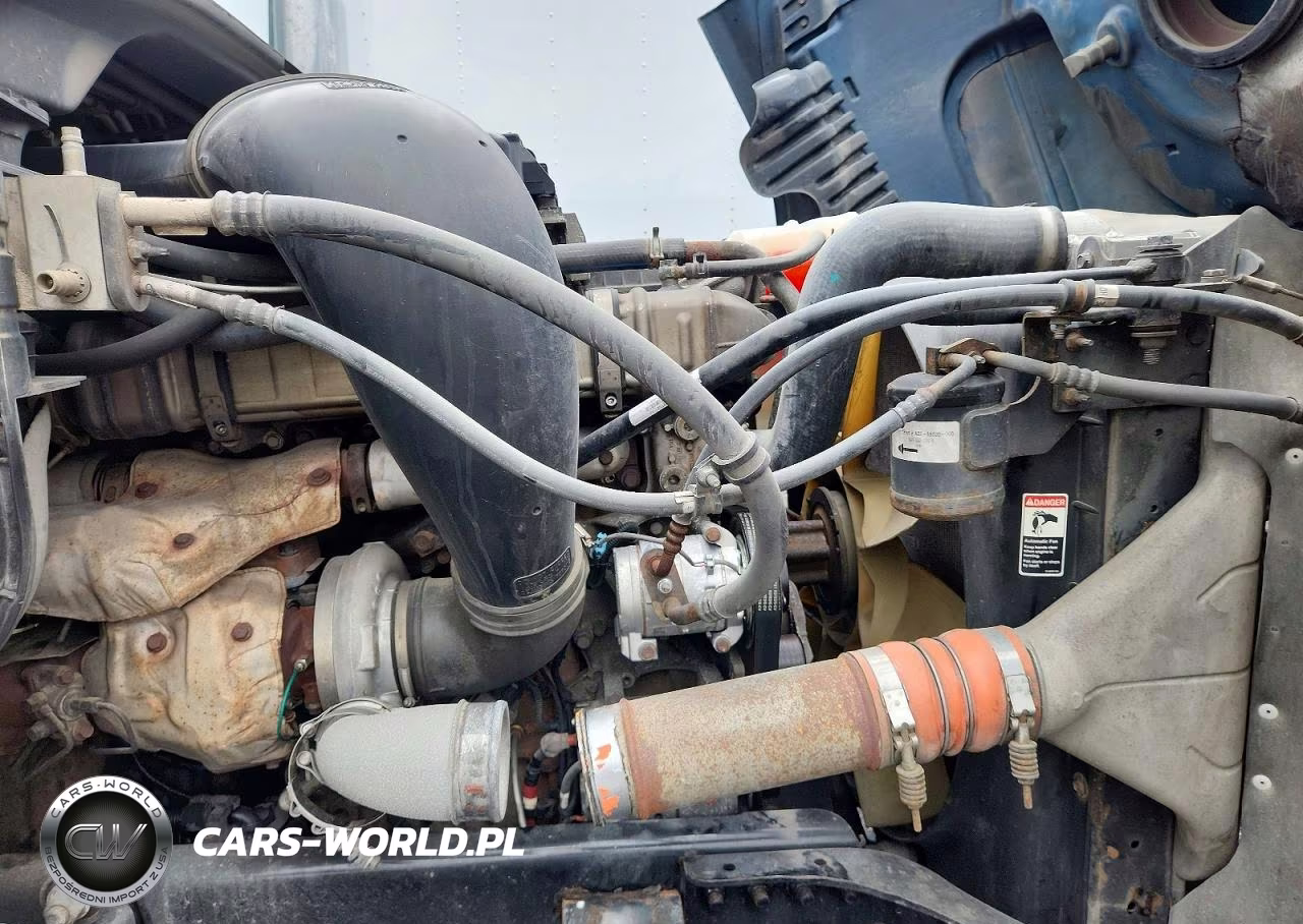 2015 Freightliner Cascadia 1 - Semi Truck VIN:3AKJGLD5XFSGF2280 - 11