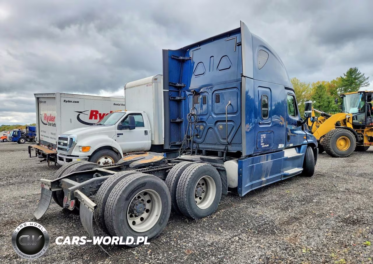 2015 Freightliner Cascadia 1 - Semi Truck VIN:3AKJGLD5XFSGF2280 - 3