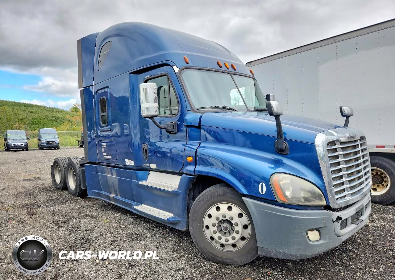 2015 Freightliner Cascadia 1 - Semi Truck VIN:3AKJGLD5XFSGF2280 - 4