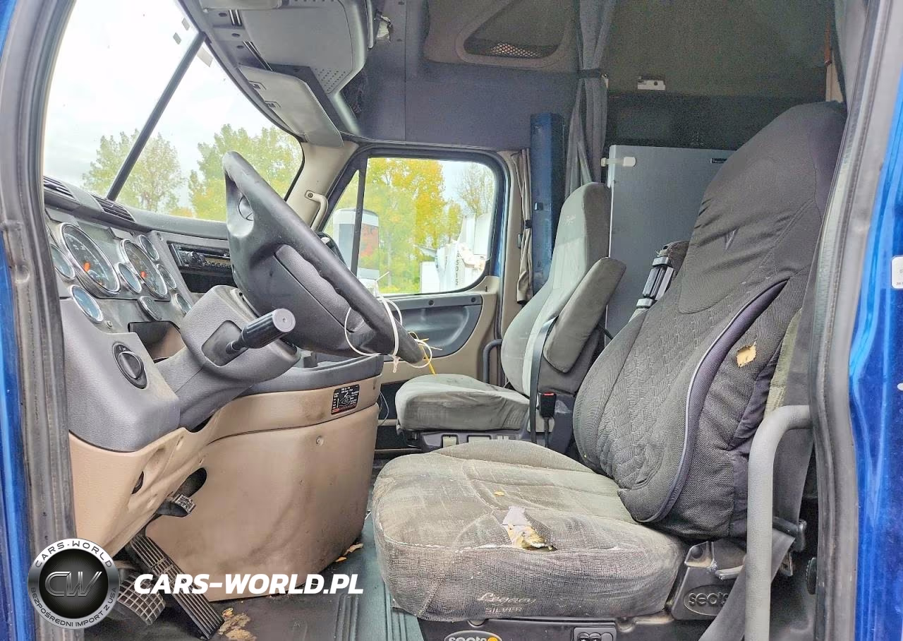 2015 Freightliner Cascadia 1 - Semi Truck VIN:3AKJGLD5XFSGF2280 - 7
