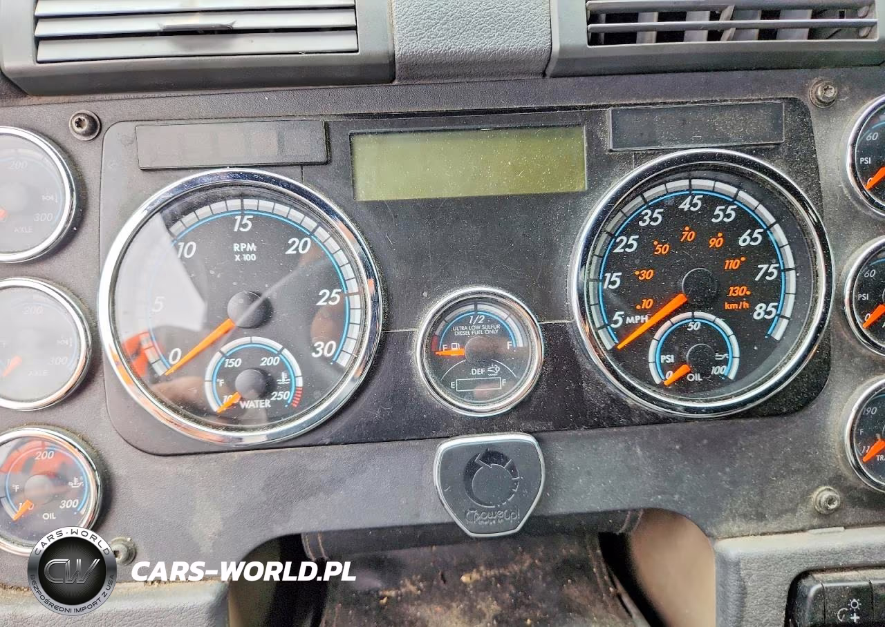 2015 Freightliner Cascadia 1 - Semi Truck VIN:3AKJGLD5XFSGF2280 - 9
