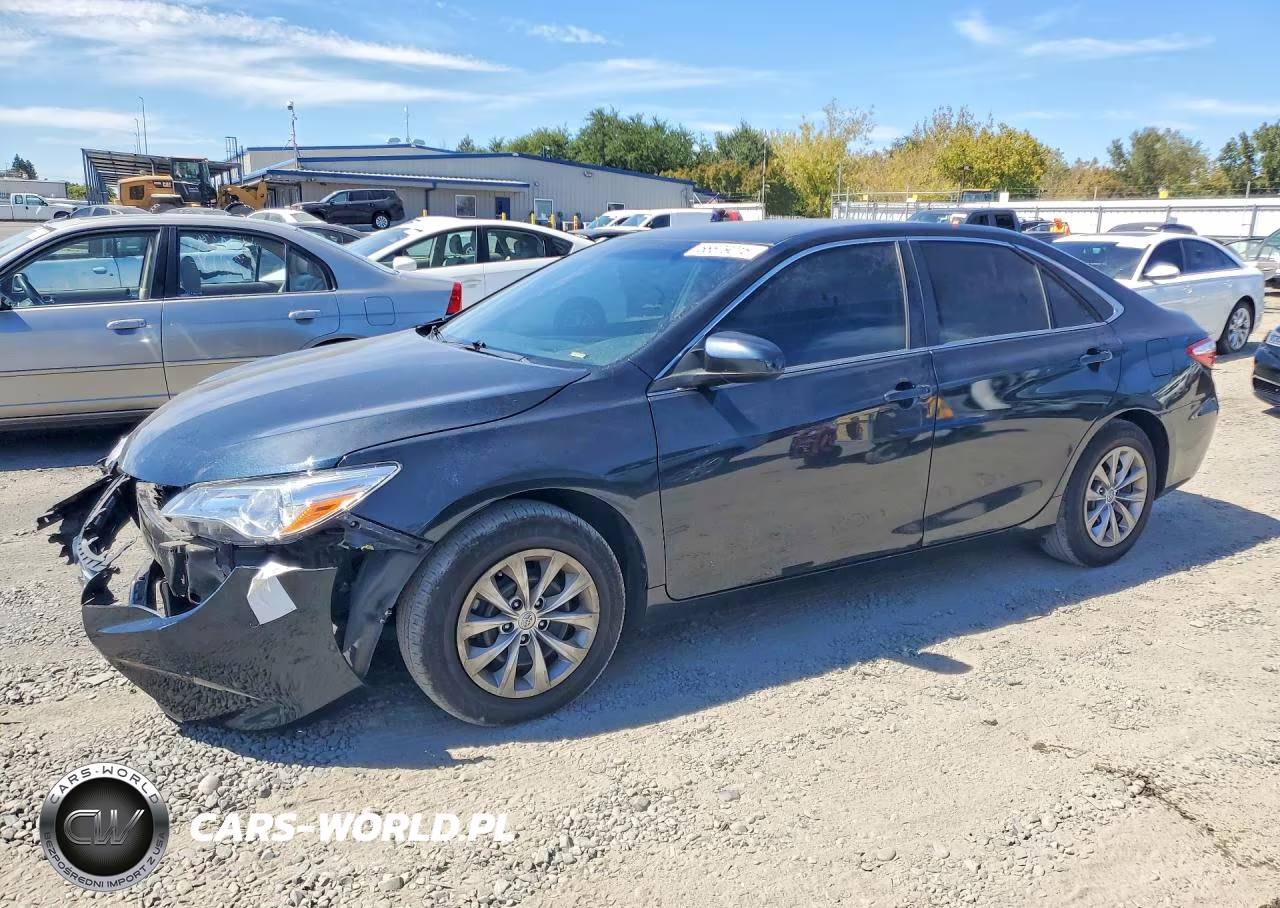2016 TOYOTA CAMRY LE