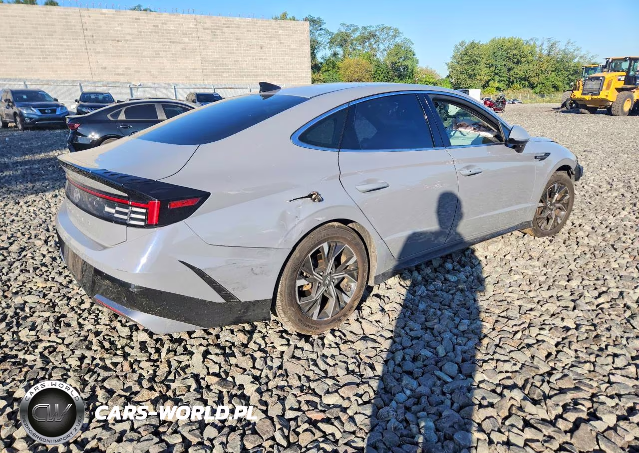 2025 Hyundai Sonata Sel VIN:KMHL64JA3SA493403 - 3