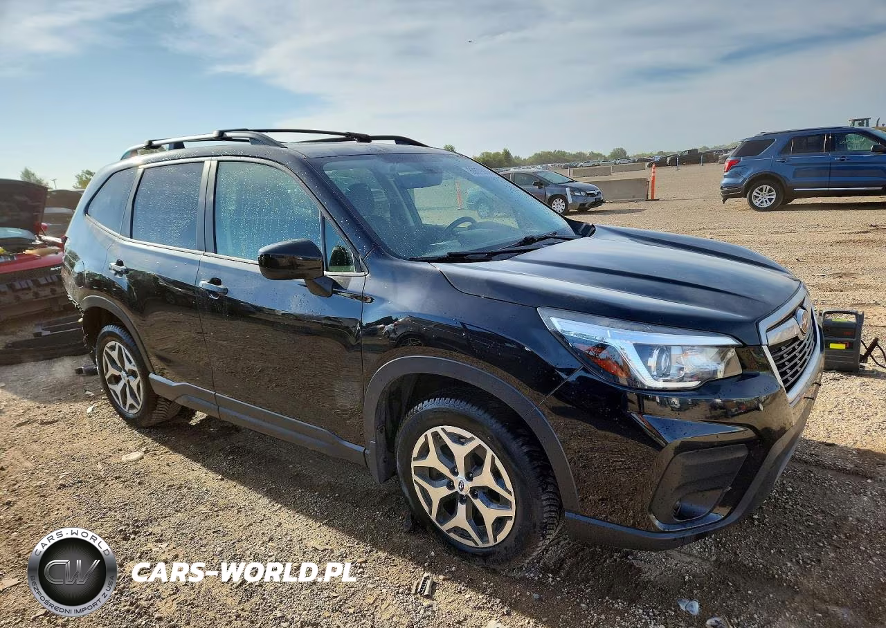 2019 Subaru Forester Premium VIN:JF2SKAGC0KH455218 - 4