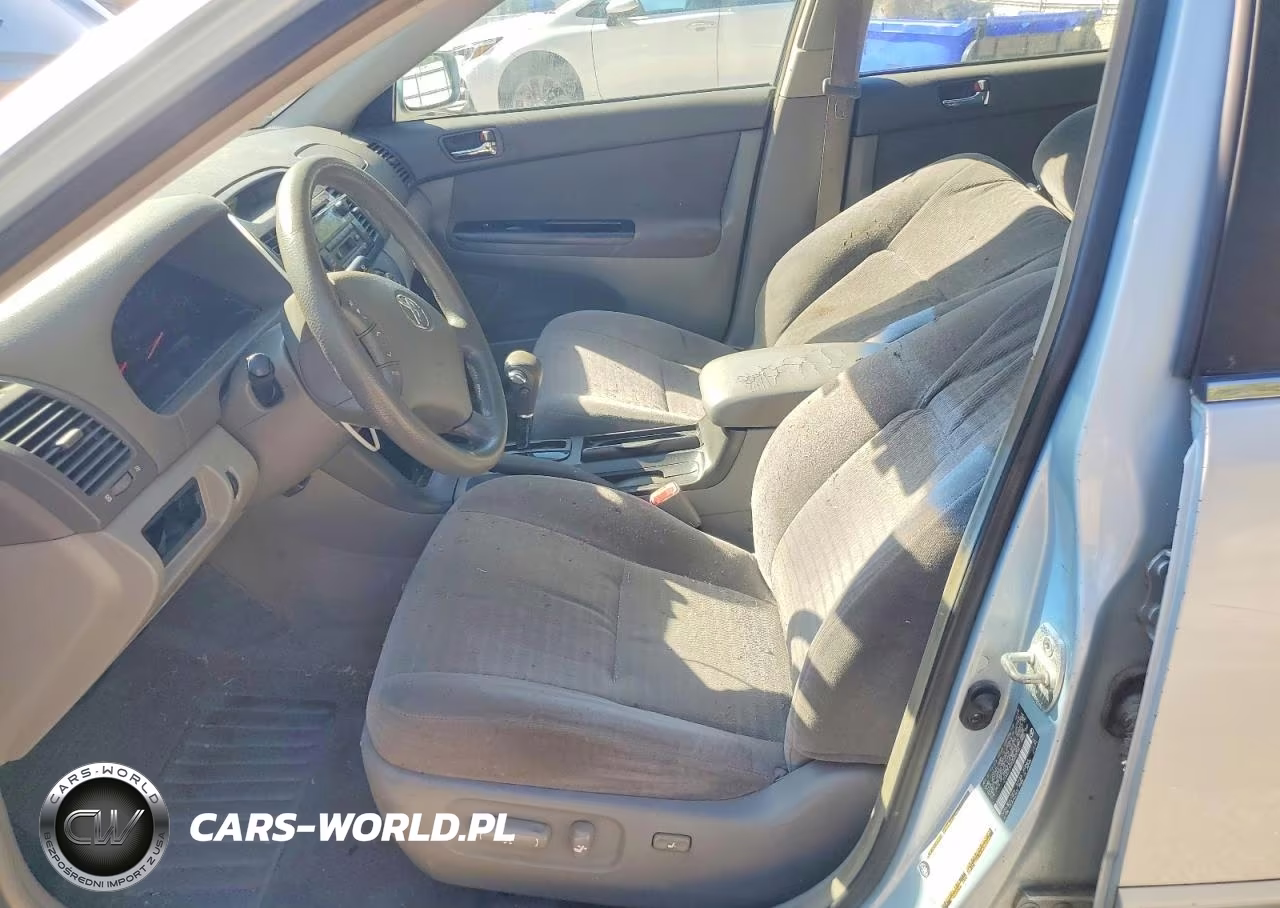 2005 Toyota Camry Le VIN:JTDBE32K153033086 - 10