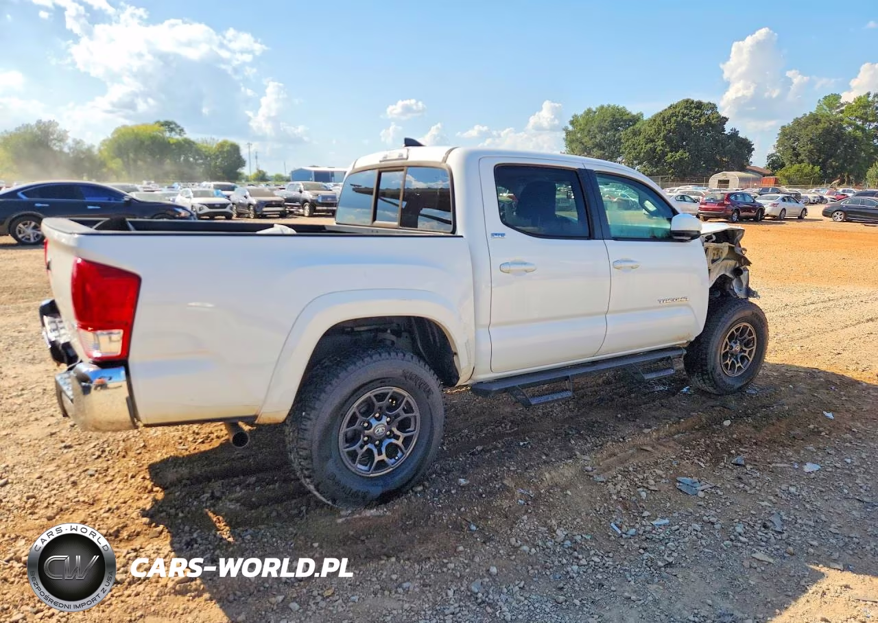 2017 Toyota Tacoma Sr5 V6 VIN:5TFCZ5AN1HX100251 - 3