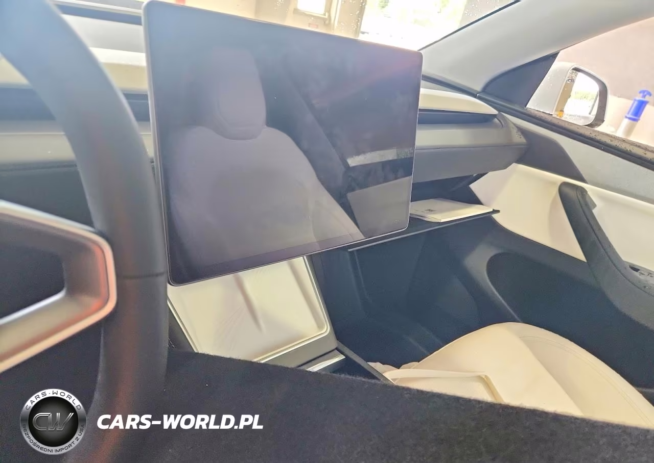 2026 Tesla Model Y VIN:7SAYGDEE6TA461297 - 9