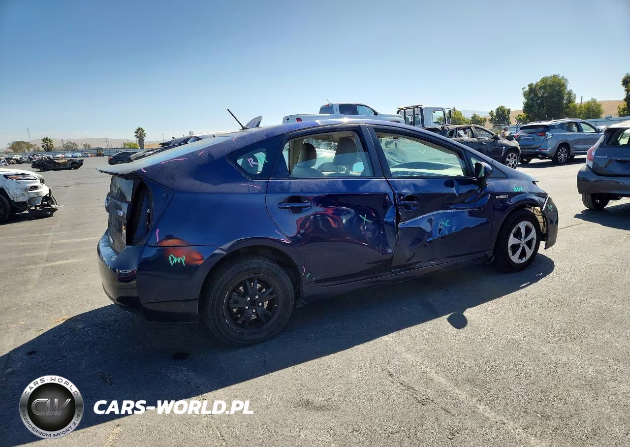 2013 Toyota Prius Two VIN:JTDKN3DU2D1683084 - 3