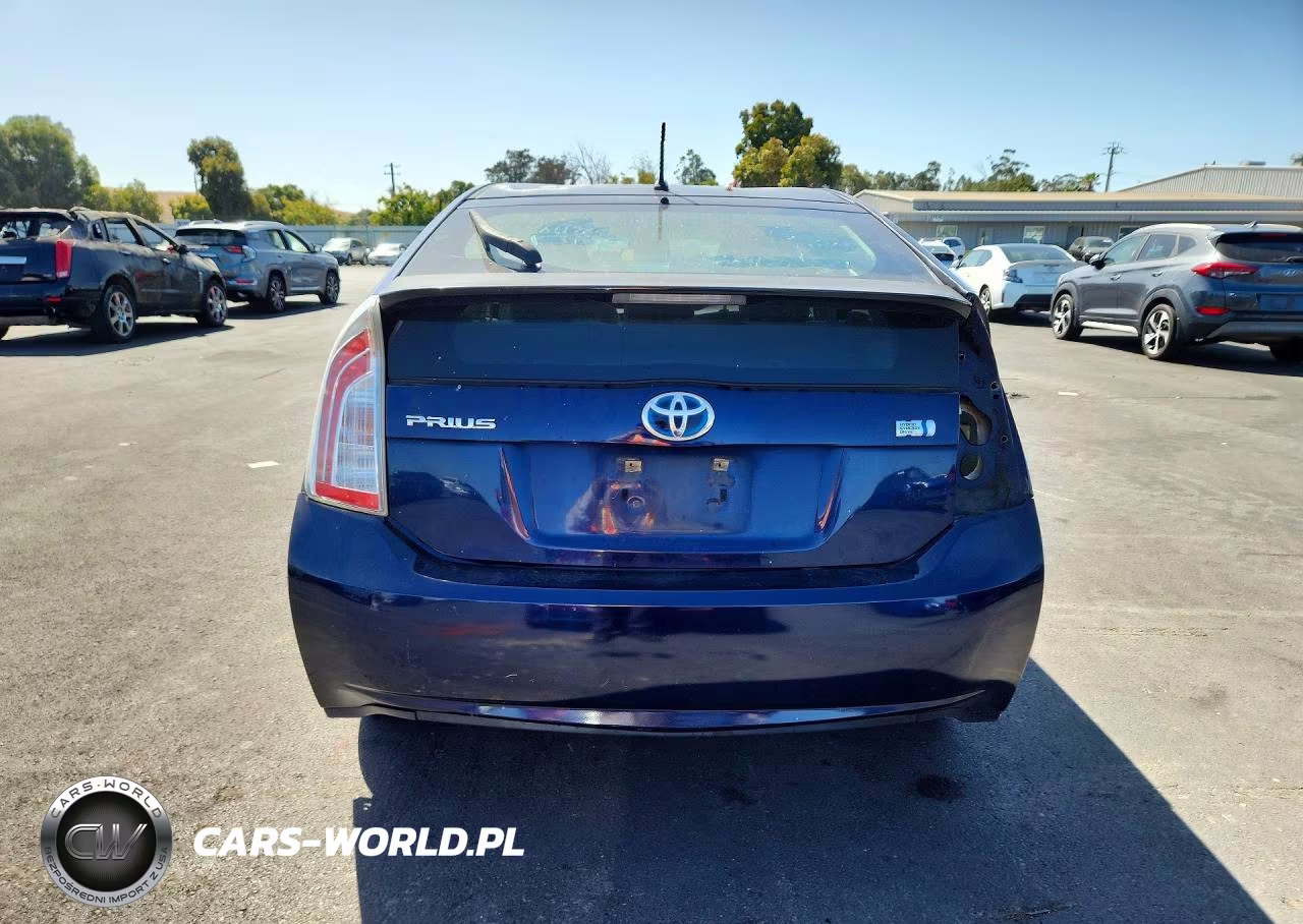 2013 Toyota Prius Two VIN:JTDKN3DU2D1683084 - 6