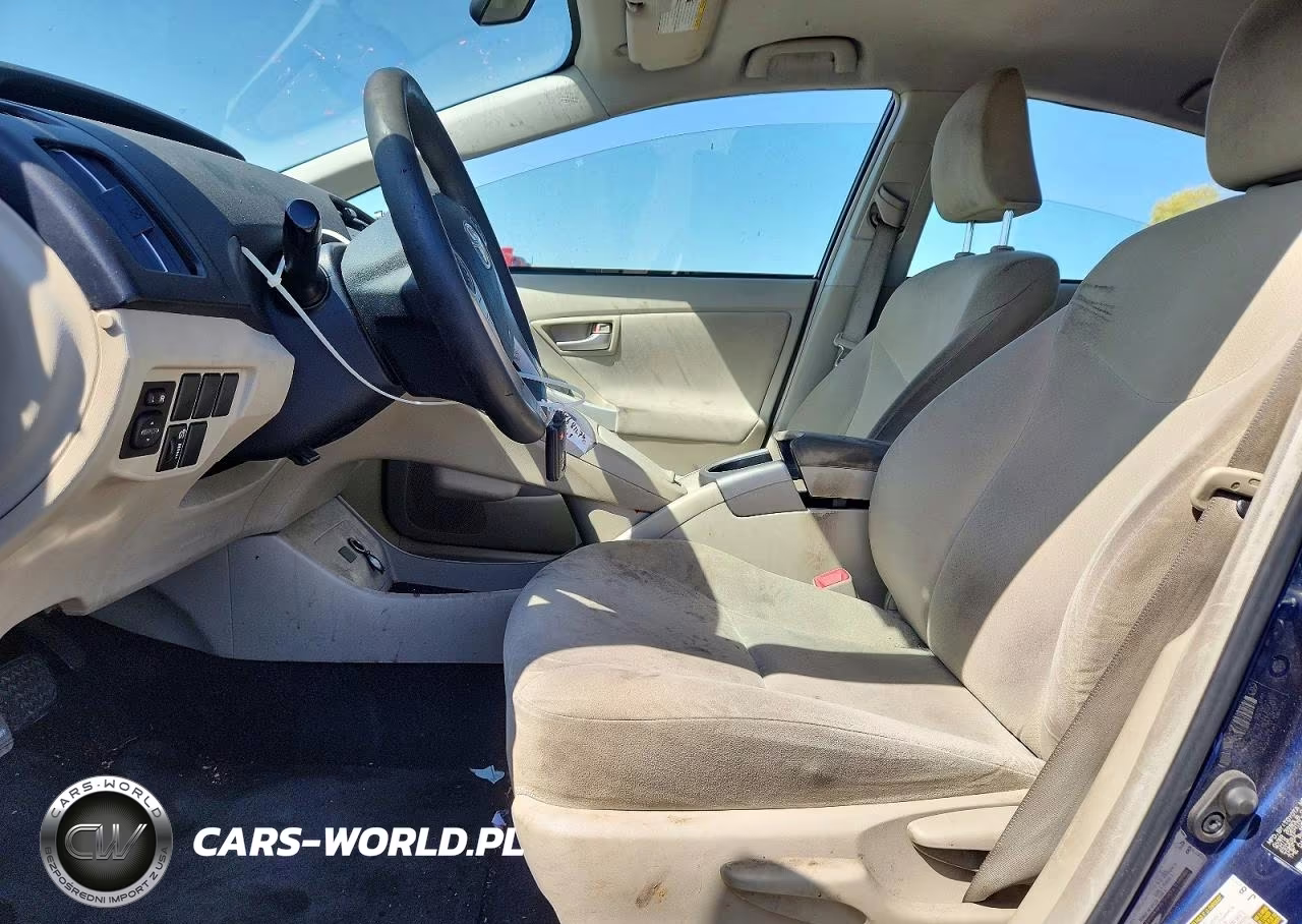 2013 Toyota Prius Two VIN:JTDKN3DU2D1683084 - 7